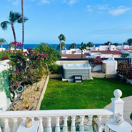With Sea View And Luxury Heated Pool Villa San Miguel de Abona