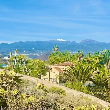 Luxury Villa With Sea View, Private Jacuzzi & Heated Pool