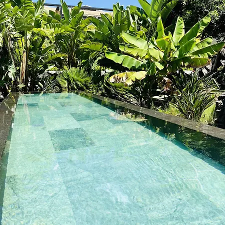 Luxury Villa With Sea View, Private Jacuzzi & Heated Pool Villa *